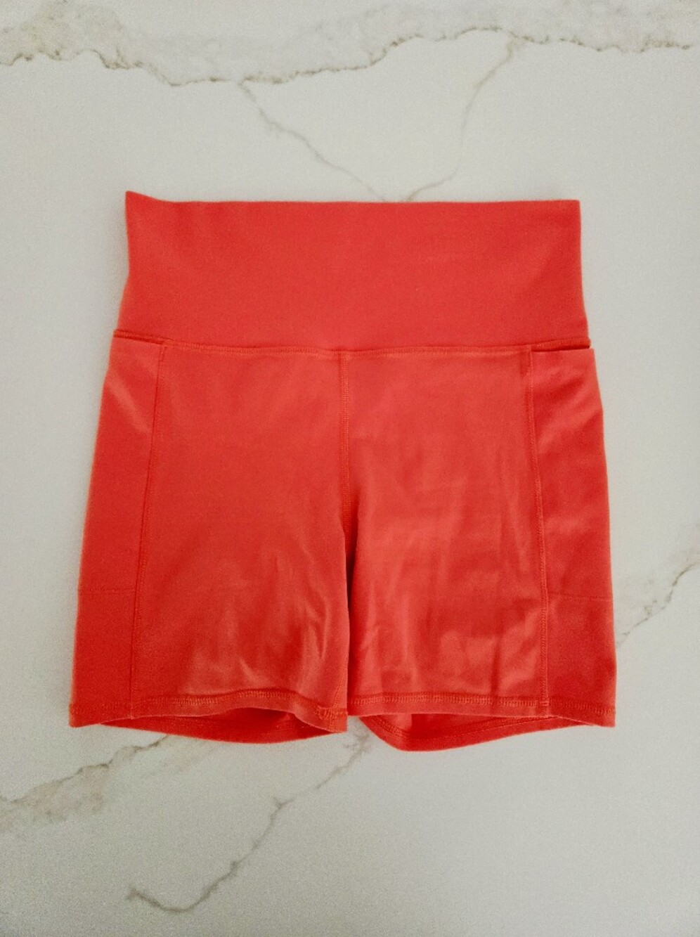 Vuori High-Waist Bike Shorts - Coral